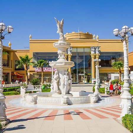 泰坦尼克号宫酒店 洪加達 外观 照片 Fountain at the entrance of the resort