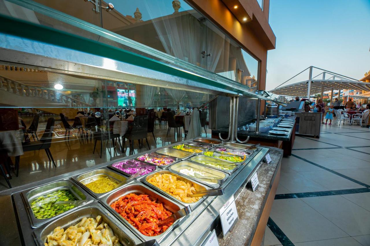 泰坦尼克号宫酒店 洪加達 外观 照片 A salad bar