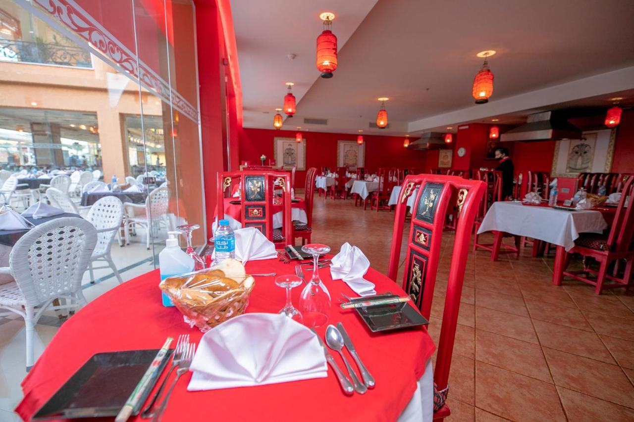 泰坦尼克号宫酒店 洪加達 外观 照片 Restaurant in the hotel