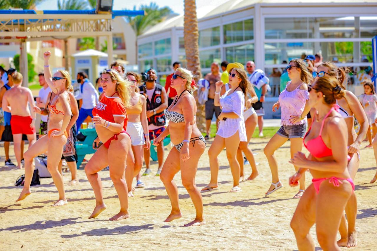 泰坦尼克号宫酒店 洪加達 外观 照片 Zumba in Hurghada, Egypt
