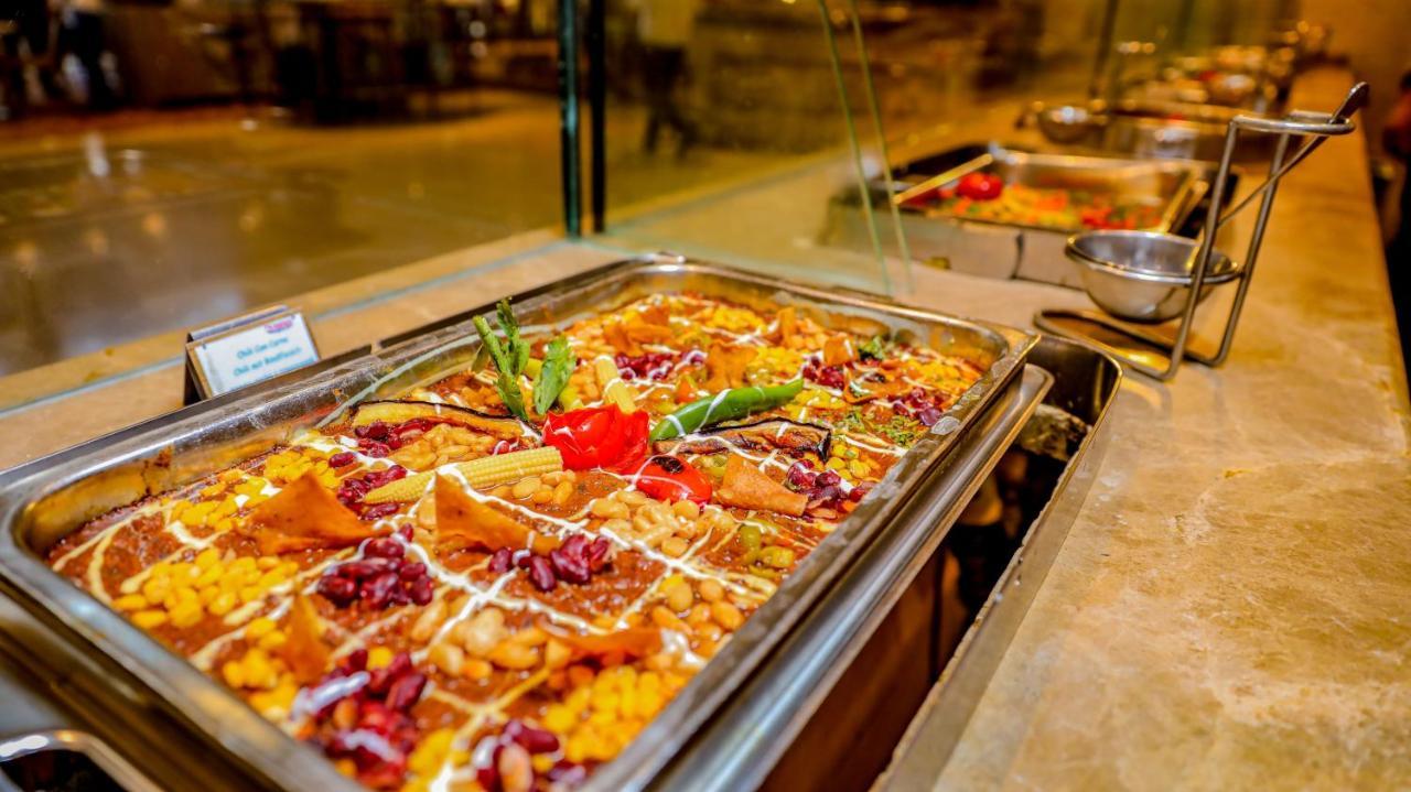 泰坦尼克号宫酒店 洪加達 外观 照片 A chafing dish