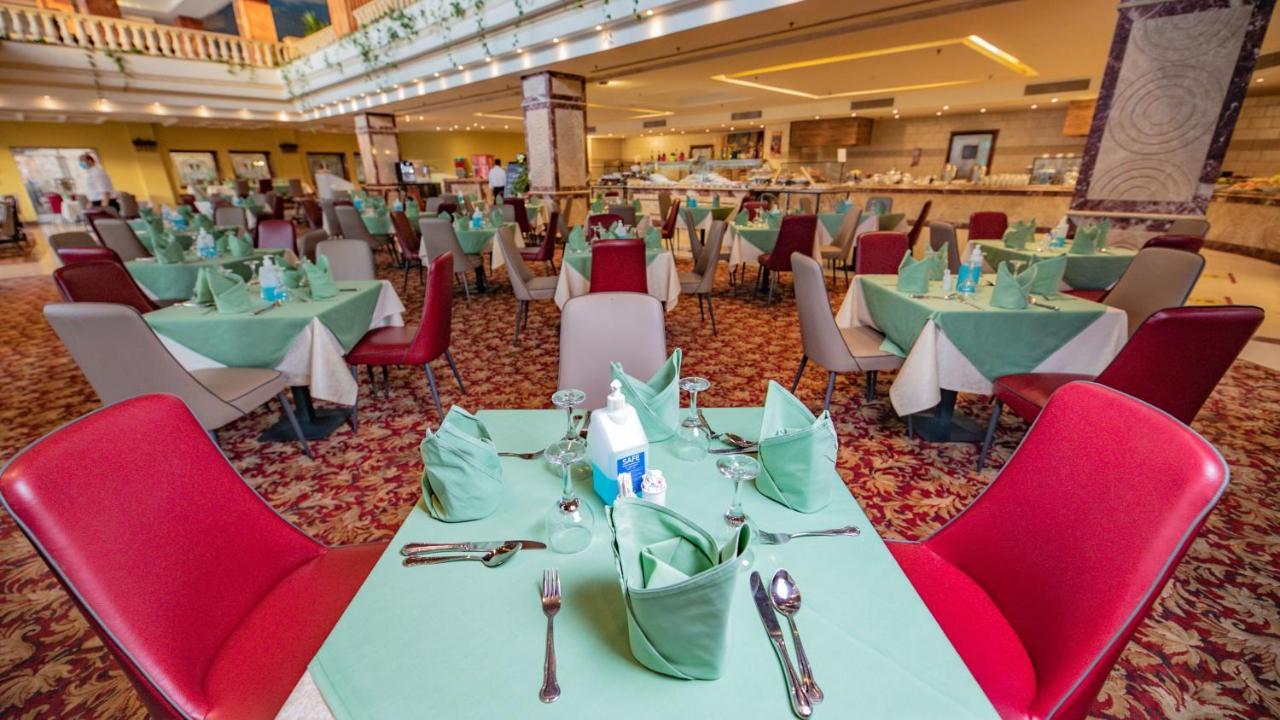 泰坦尼克号宫酒店 洪加達 外观 照片 The restaurant