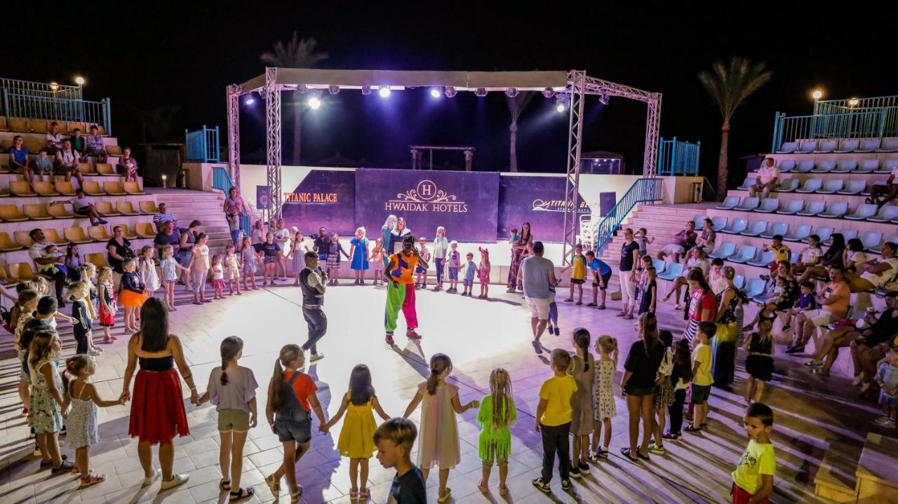 泰坦尼克号宫酒店 洪加達 外观 照片 Entertainment at a hotel in Egypt