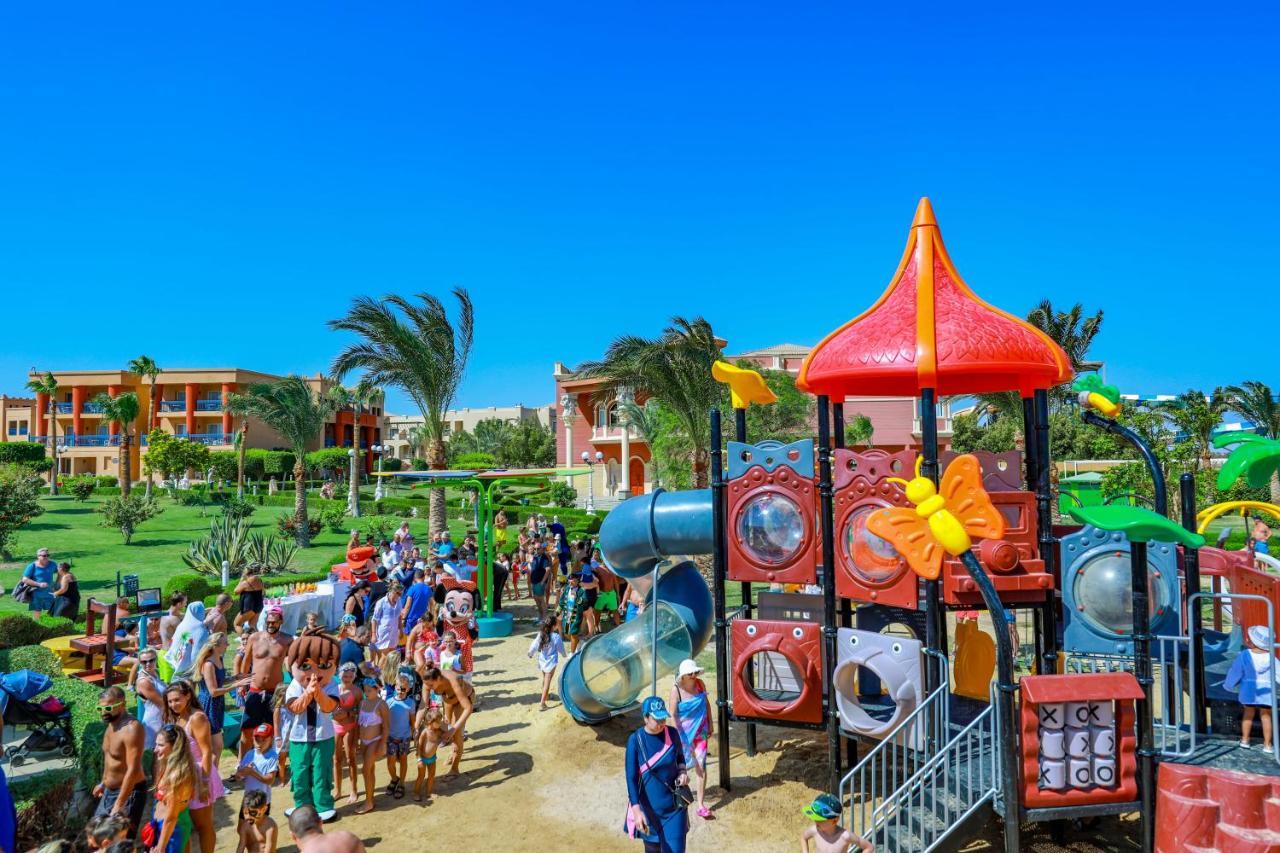 泰坦尼克号宫酒店 洪加達 外观 照片 Playground at the resort