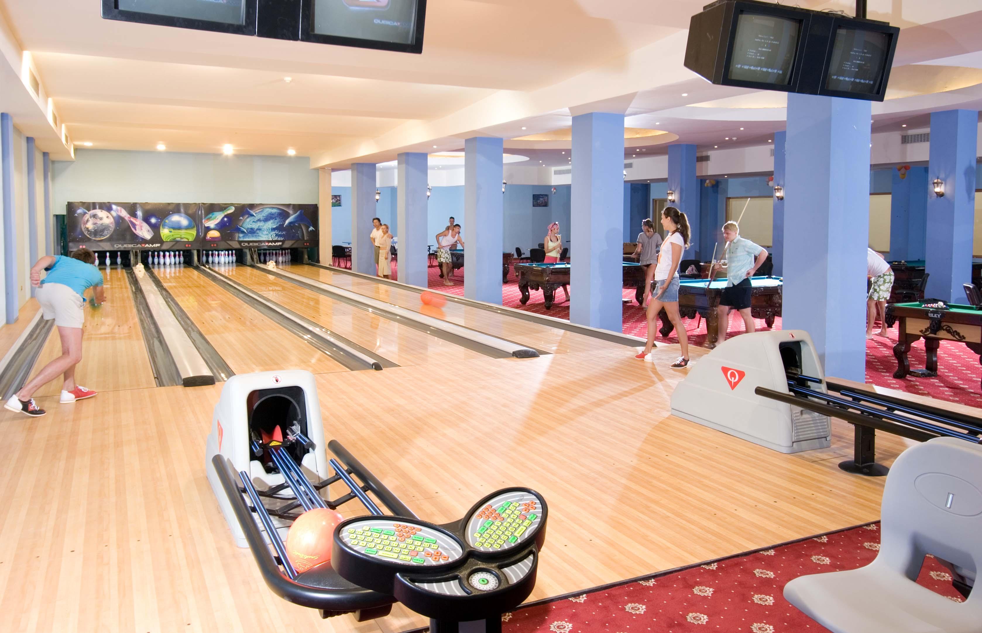 泰坦尼克号宫酒店 洪加達 外观 照片 Bowling at the hotel