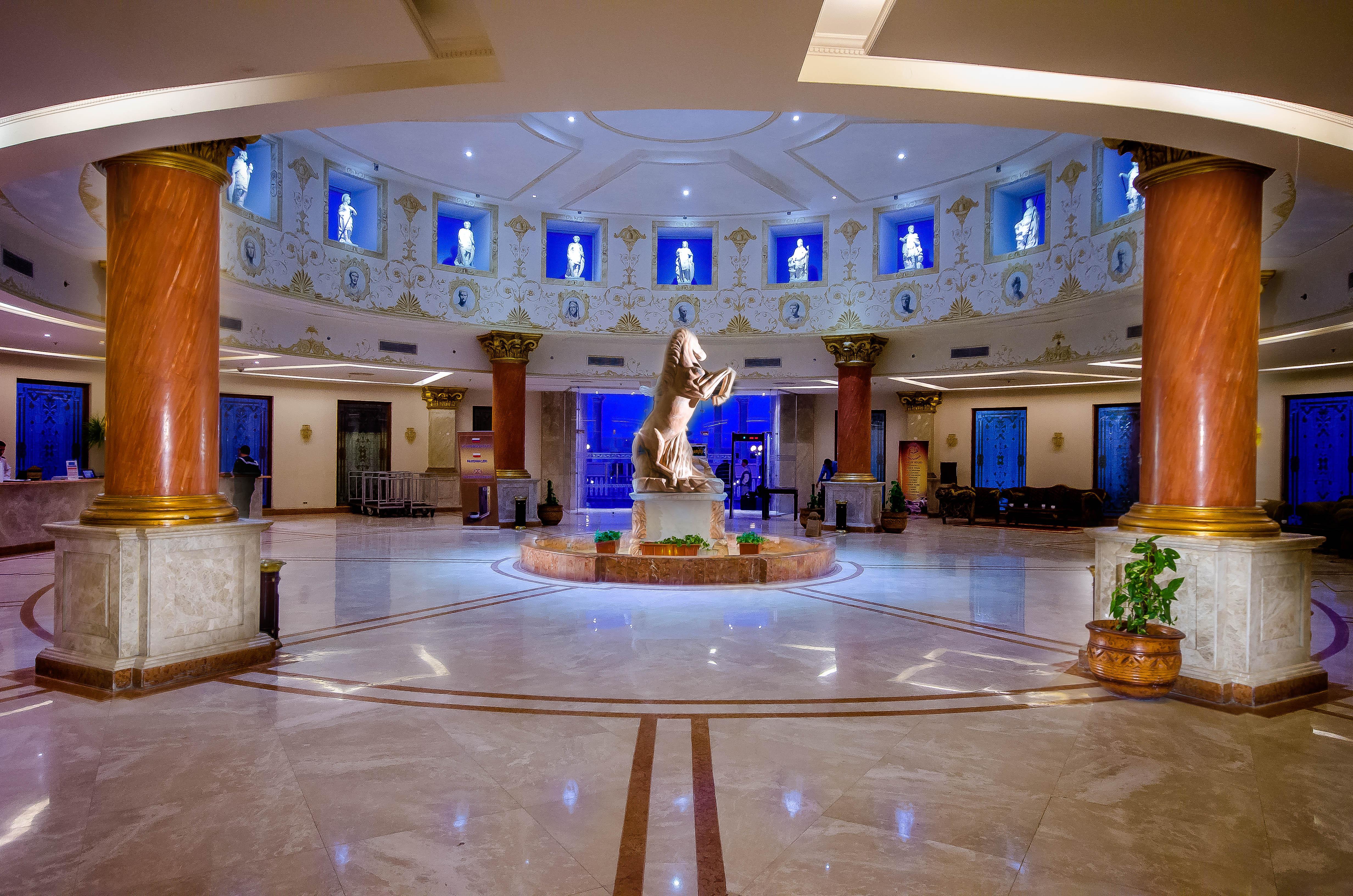 泰坦尼克号宫酒店 洪加達 外观 照片 Lobby of the hotel