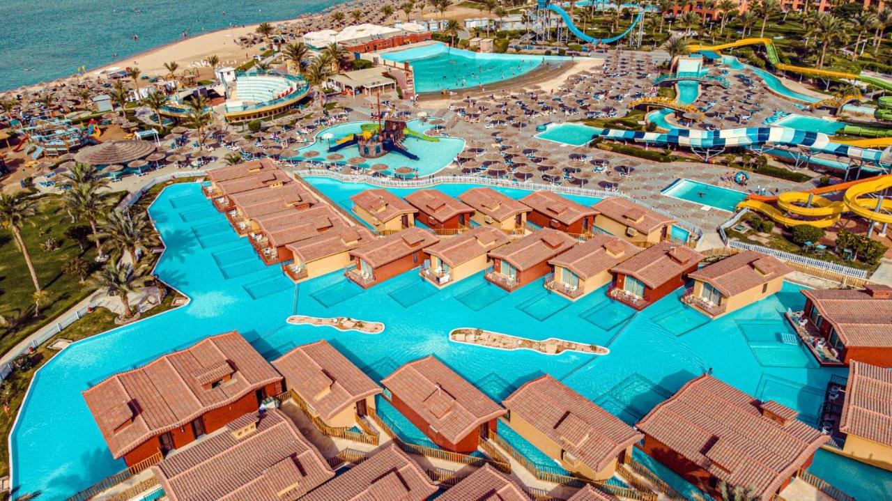 泰坦尼克号宫酒店 洪加達 外观 照片 Aerial view of the resort