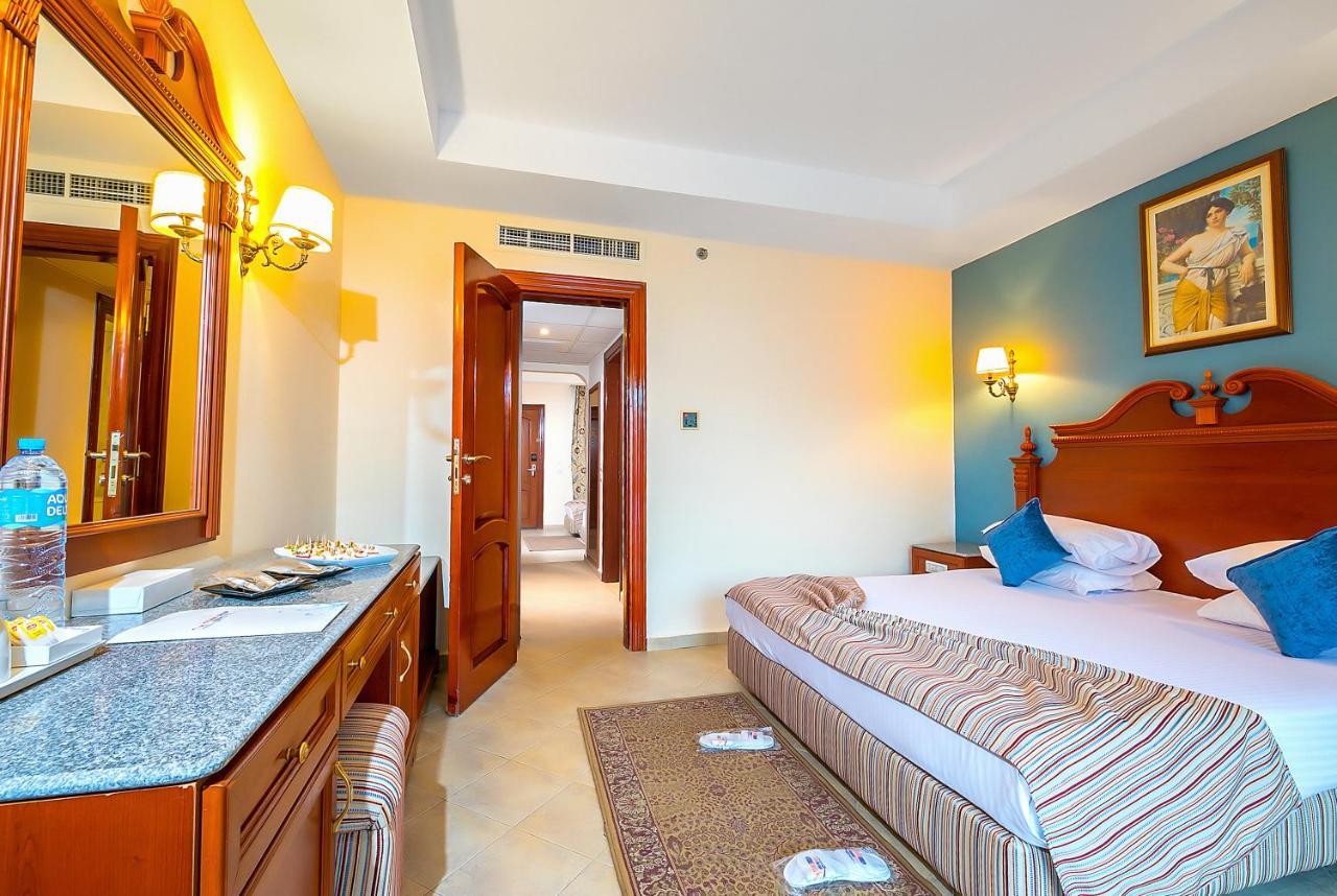 泰坦尼克号宫酒店 洪加達 外观 照片 A bedroom at the hotel